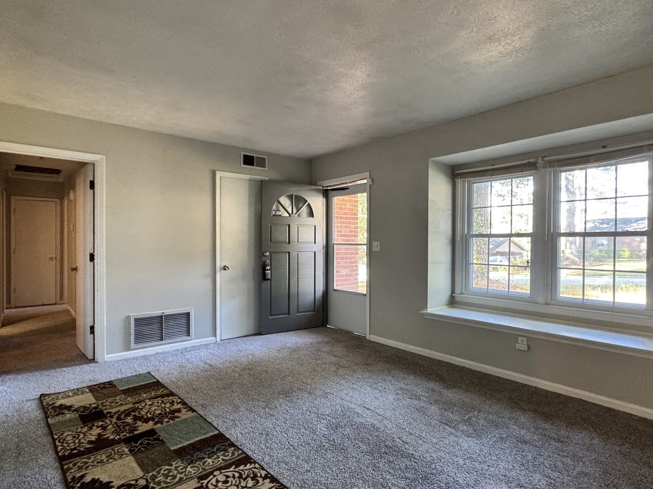 374 Mount Pleasant Dr - Photo 3 of 11