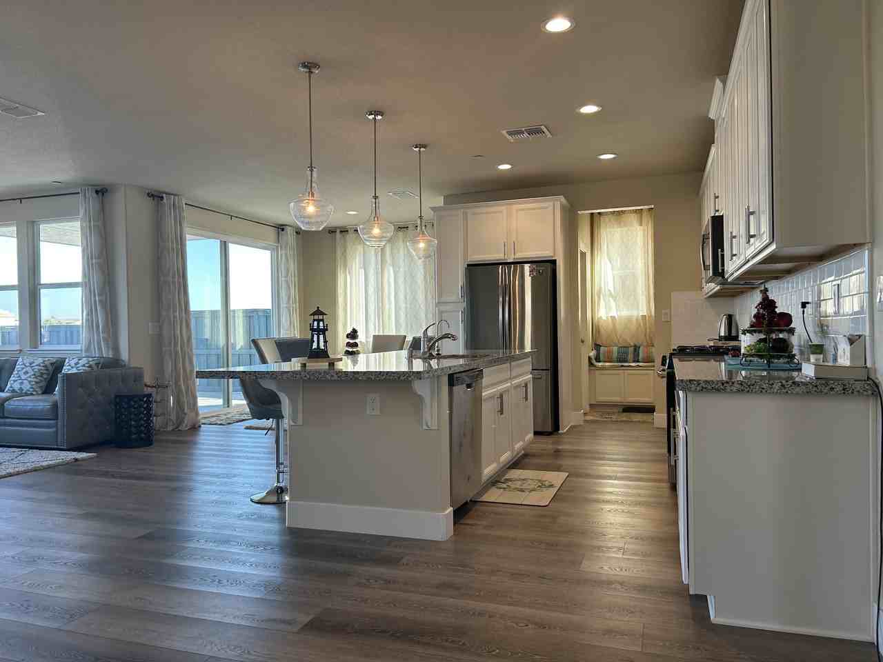 18006 Silver Springs Way - Photo 6 of 26