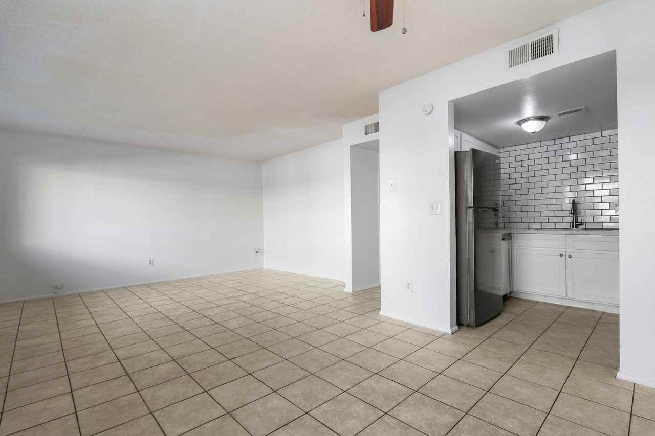 2688 North 43rd Avenue #29D - Photo 5 of 31