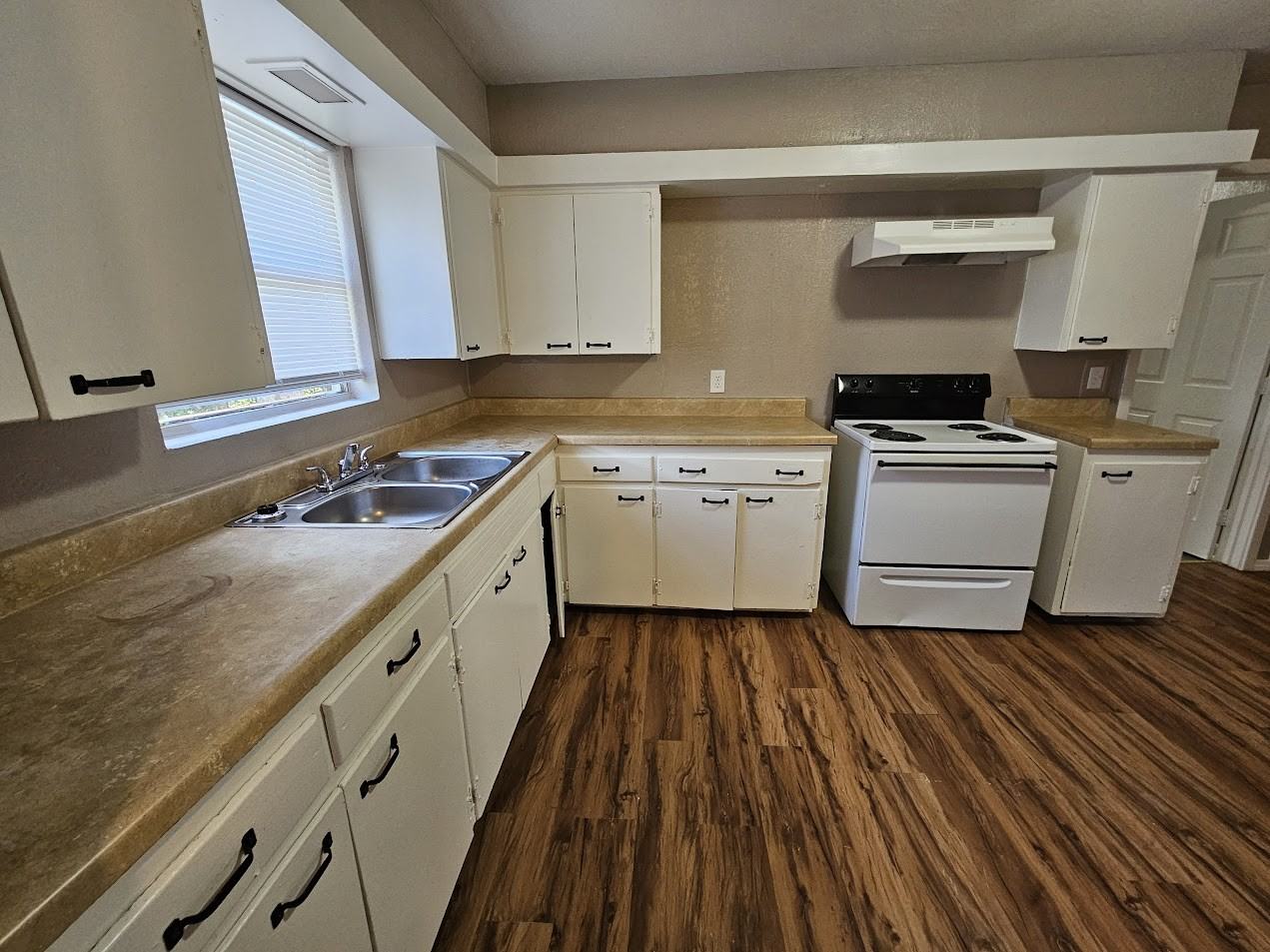 2725 Ne 18th St - Photo 2 of 16