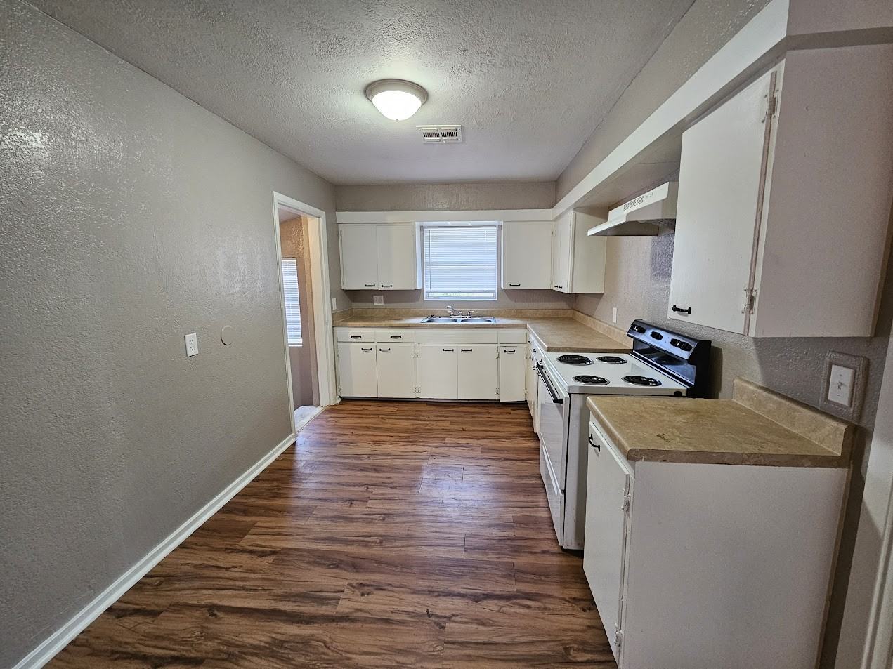 2725 Ne 18th St - Photo 3 of 16