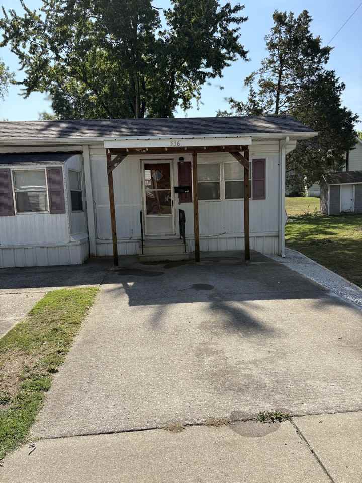 336 W Jackson St - Photo 2 of 17