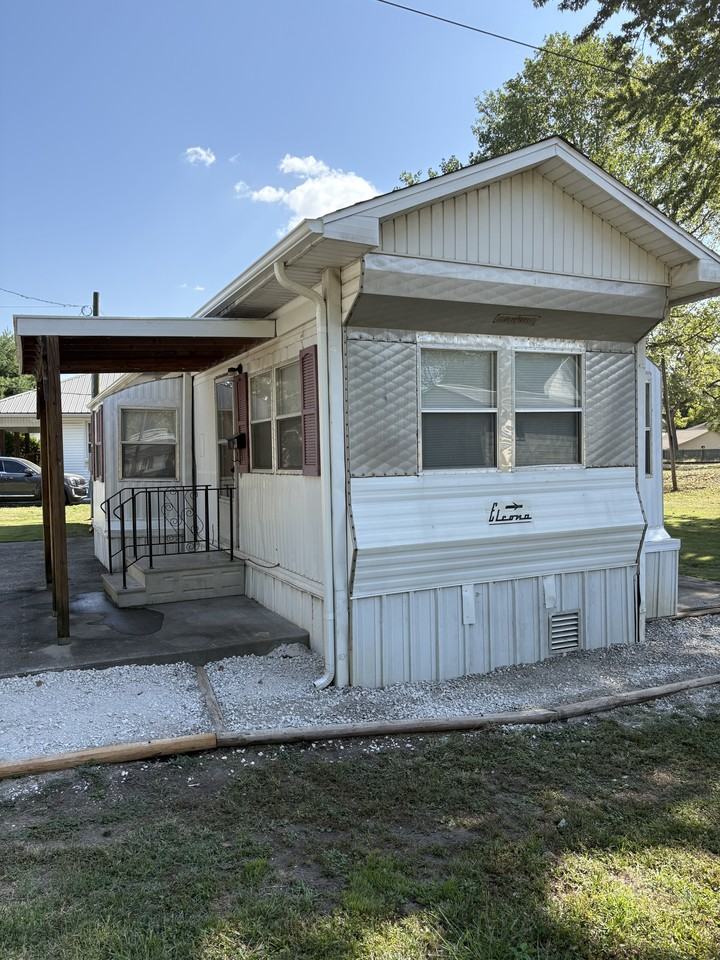 336 W Jackson St - Photo 3 of 17