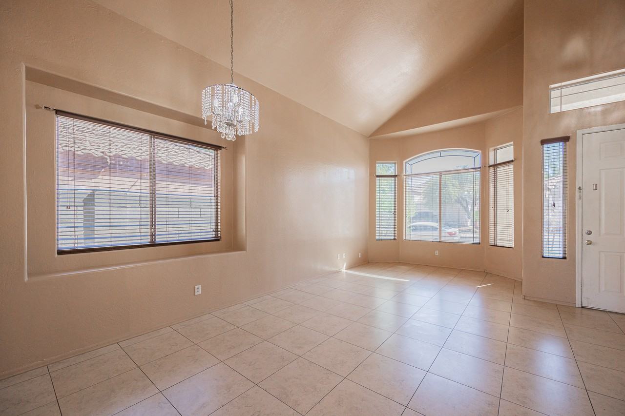 730 West Kent Place - Photo 4 of 29