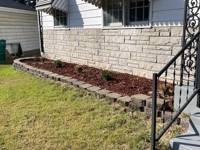 1537 Akron Dr - Photo 3 of 4