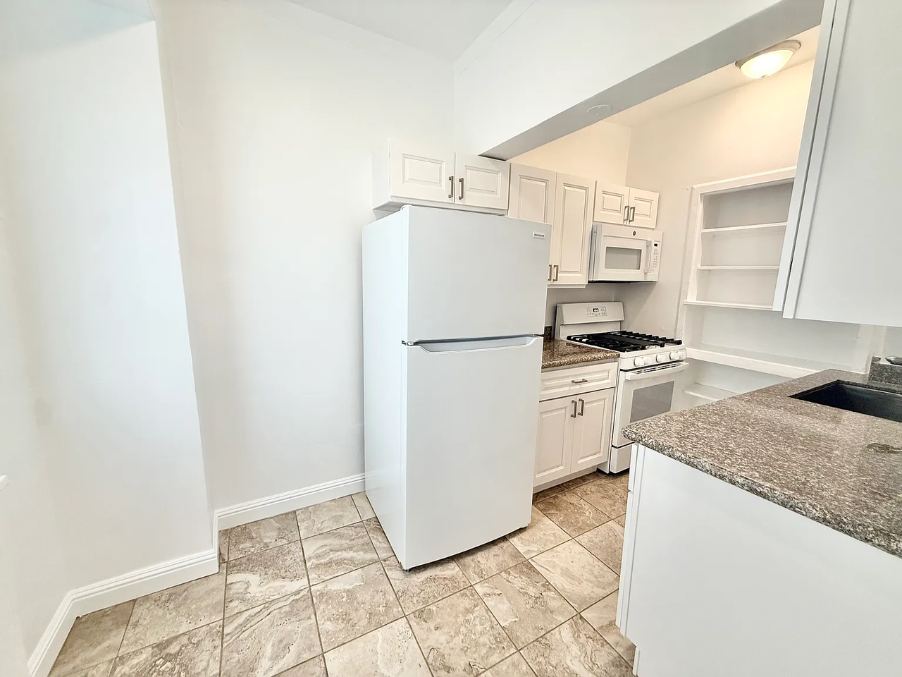 925 Sutter St - Photo 3 of 11