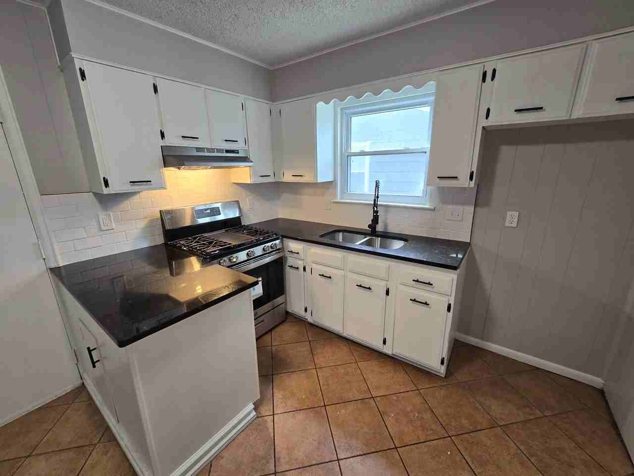 3908 American Manor Dr - Photo 5 of 17