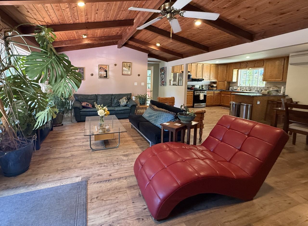 2026 Deetz Rd - Photo 3 of 25