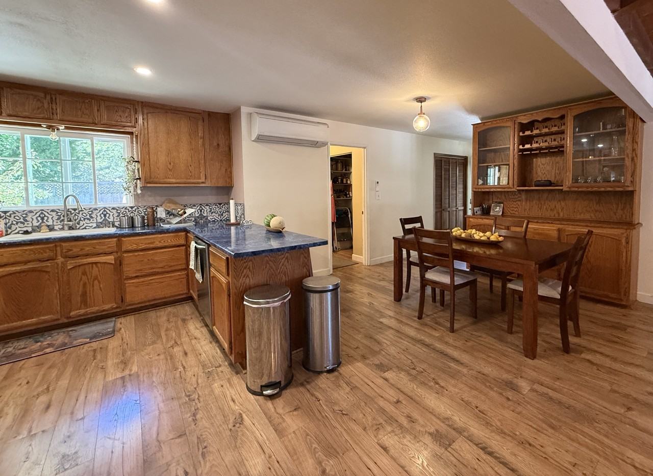 2026 Deetz Rd - Photo 5 of 25