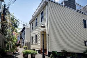 featured image of 3 Lexington Ave