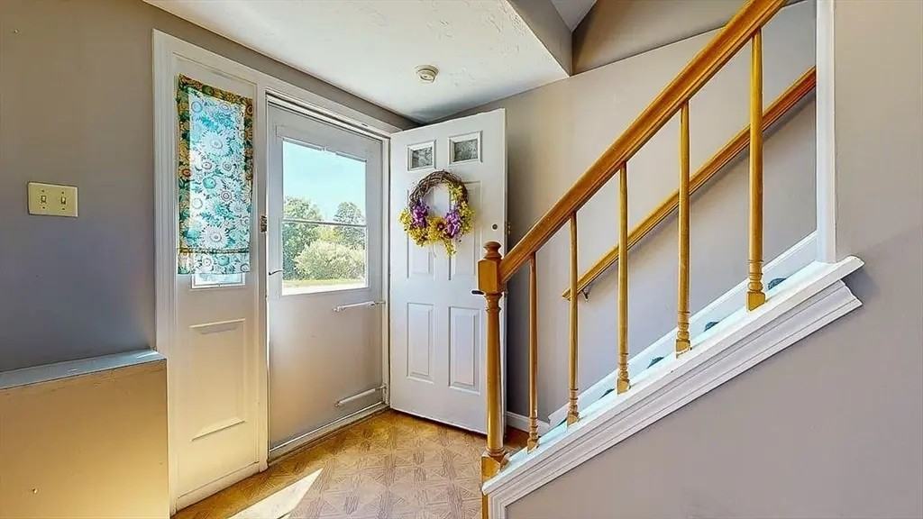 47B Parsons Hill Dr - Photo 3 of 28