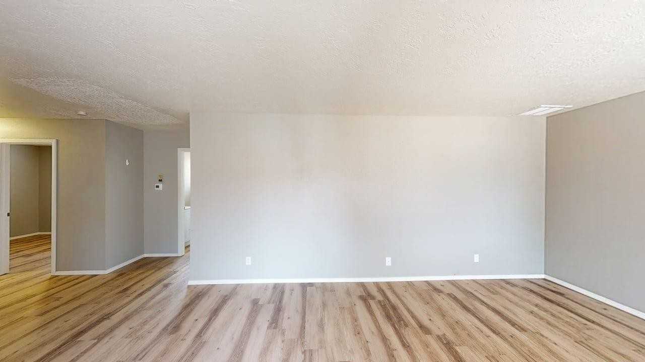 9416 Lexington Ave Ne - Photo 3 of 38
