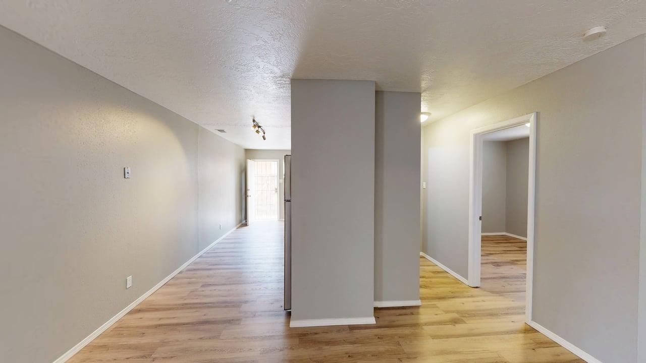 9416 Lexington Ave Ne - Photo 6 of 38