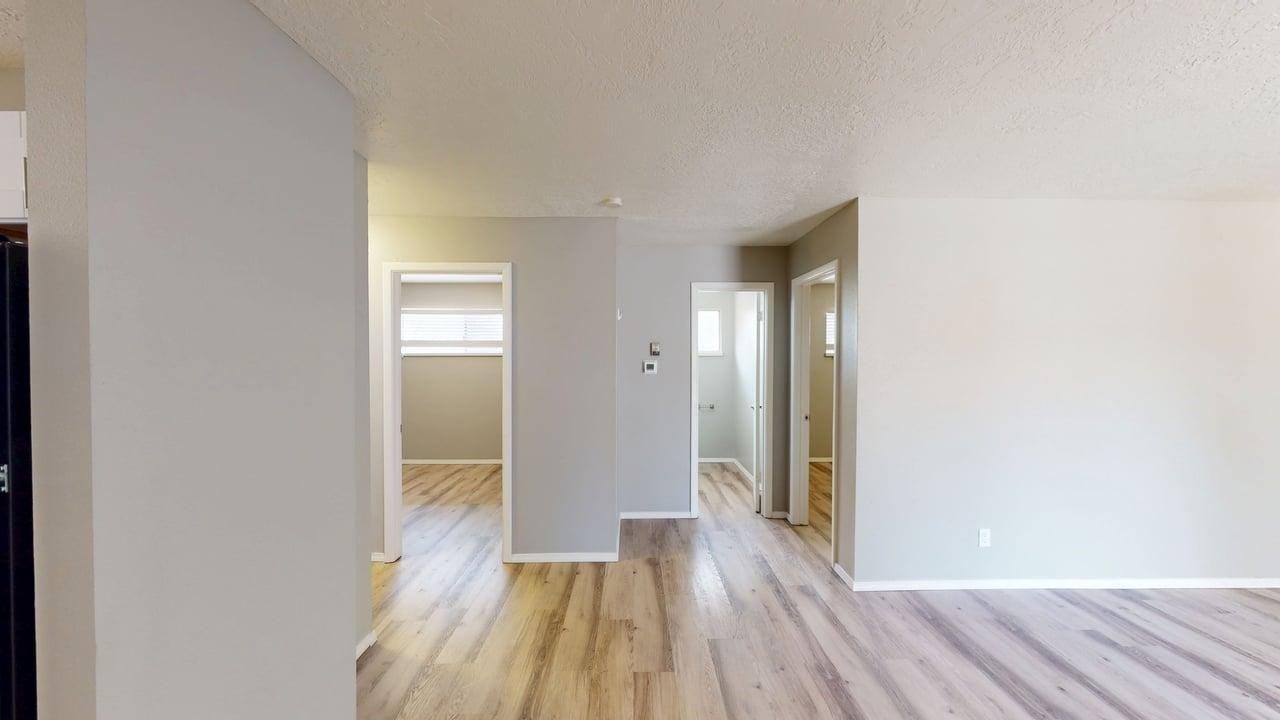9416 Lexington Ave Ne - Photo 6 of 28