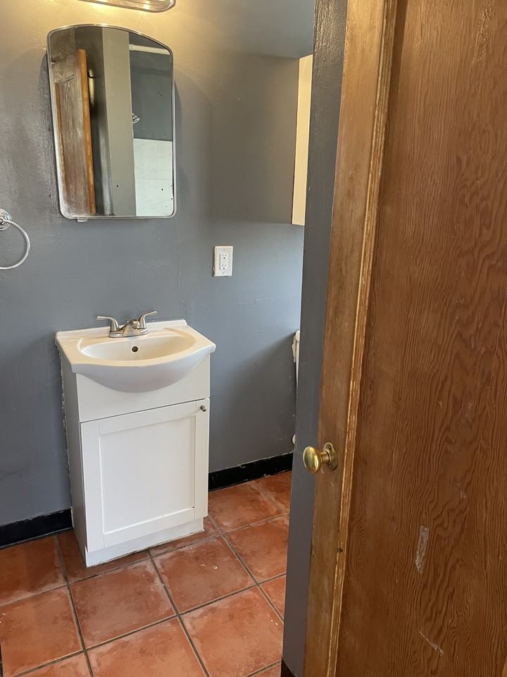 1920 Lead Ave Se - Photo 5 of 10