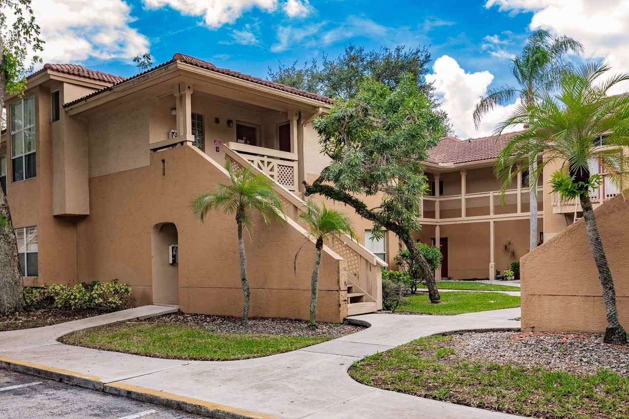 4759 Via Palm Lks #302 - Photo 3 of 24