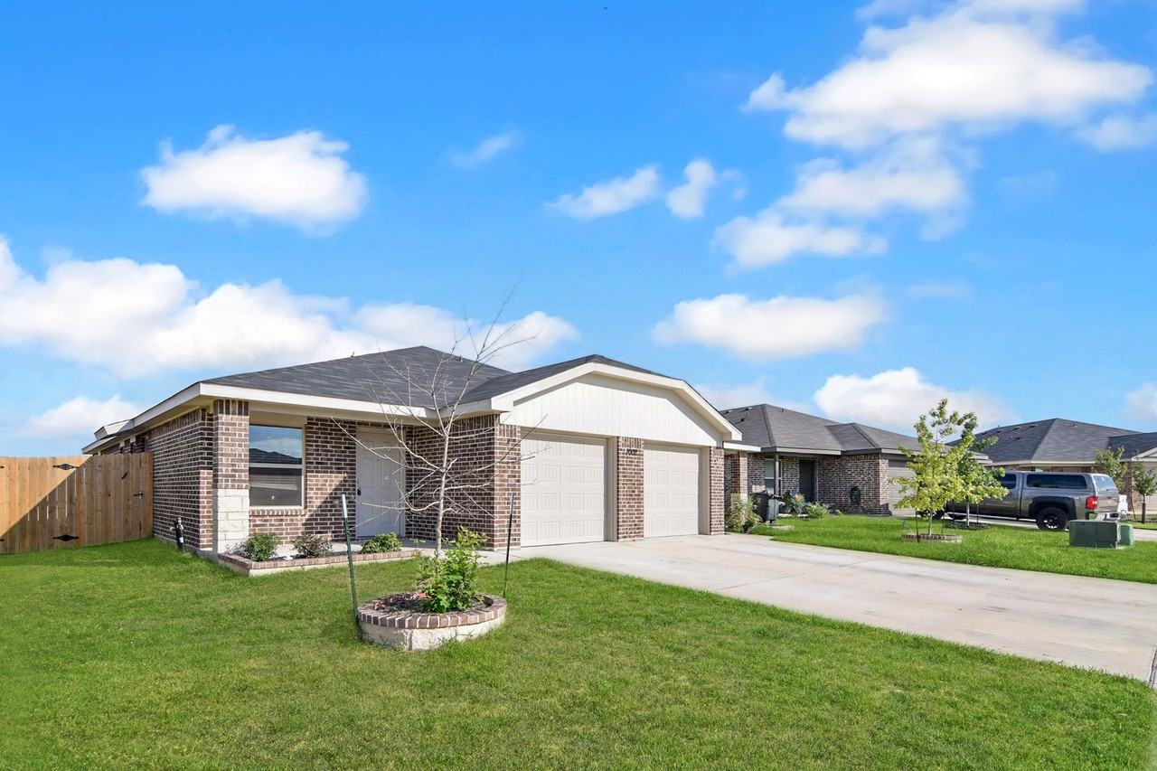 1002 Barbara Jordan - Photo 2 of 16