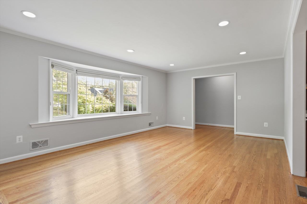 6139 Tompkins Dr - Photo 4 of 40