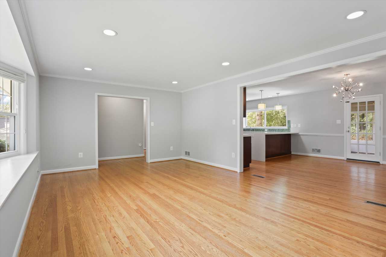 6139 Tompkins Dr - Photo 5 of 40