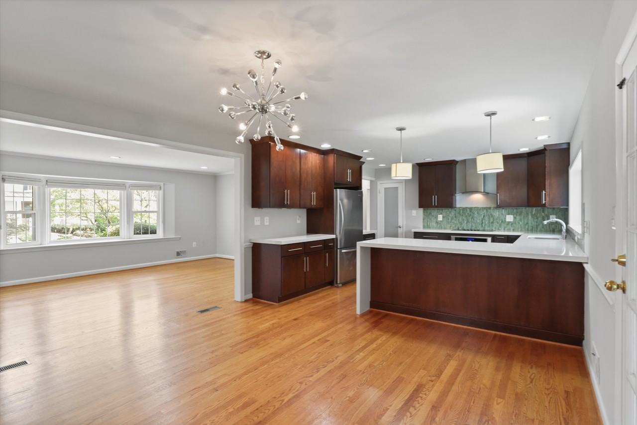 6139 Tompkins Dr - Photo 7 of 40