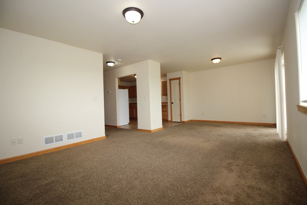 385 Adeline Dr - Photo 2 of 19