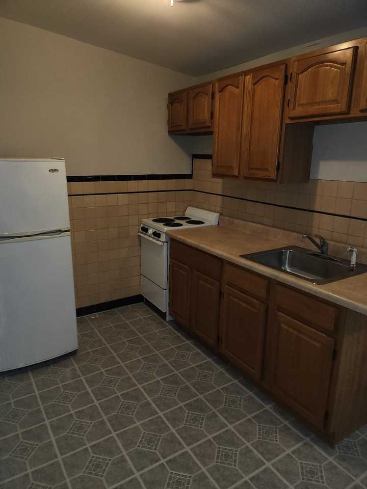 132 Clymer St - Photo 3 of 6