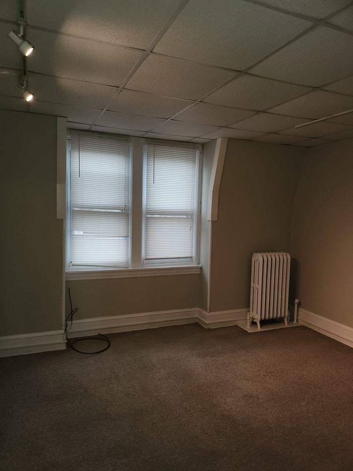 132 Clymer St - Photo 4 of 6