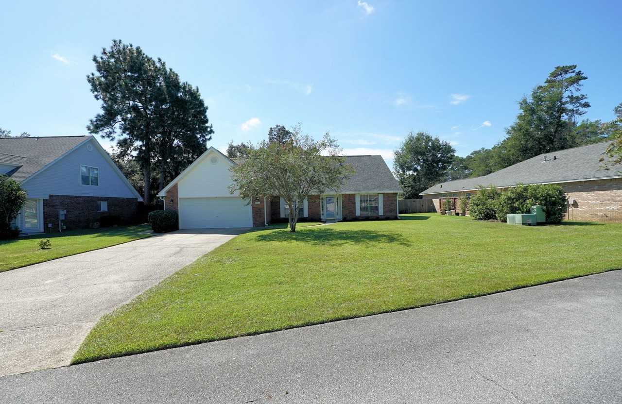 4552 Knollwood Ln - Photo 3 of 38