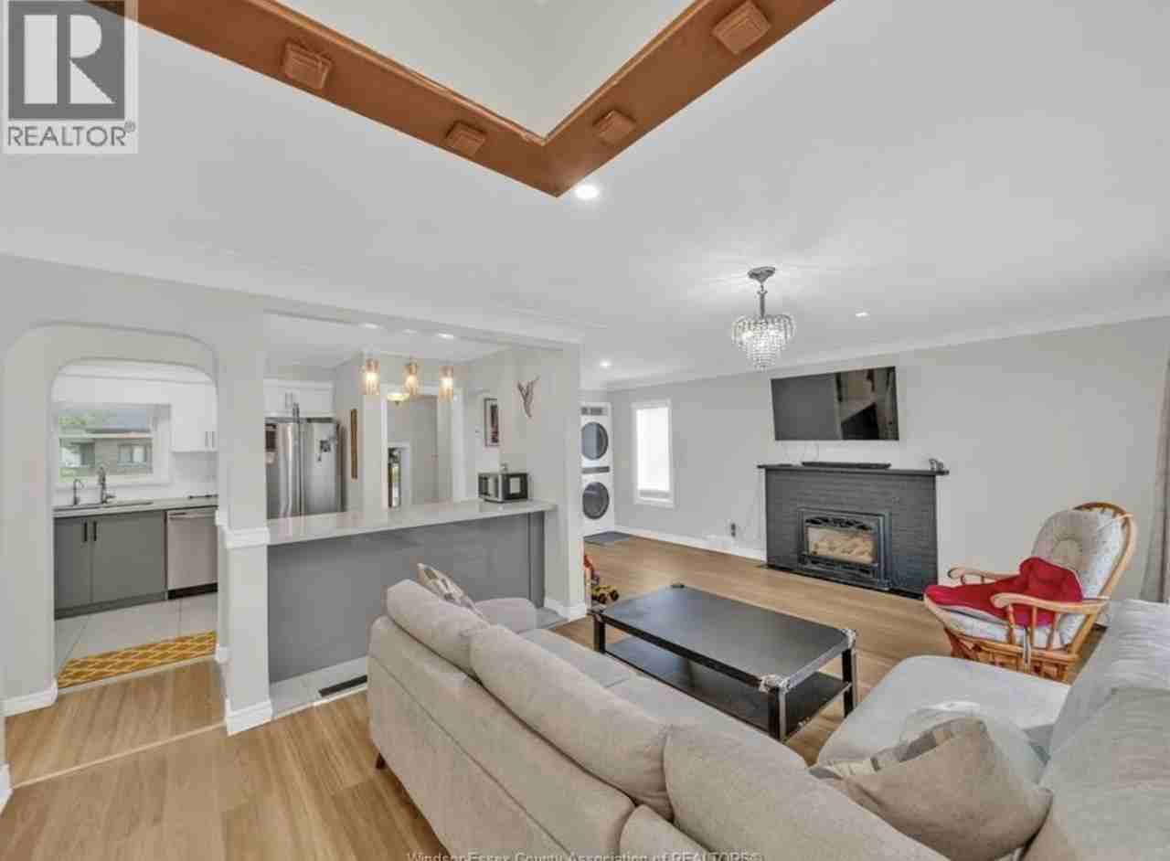 1045 Cabana Rd W - Photo 2 of 10