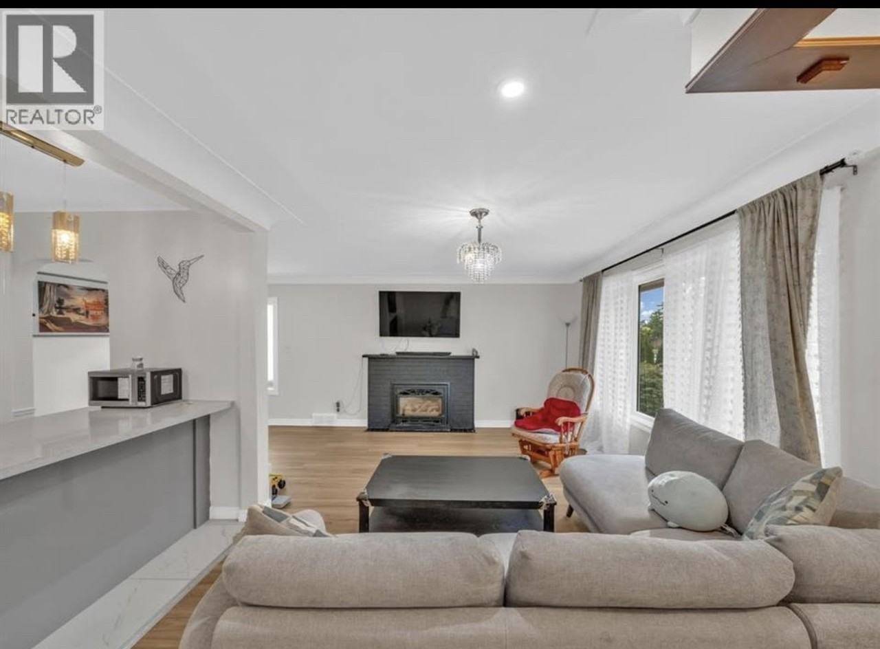 1045 Cabana Rd W - Photo 3 of 10