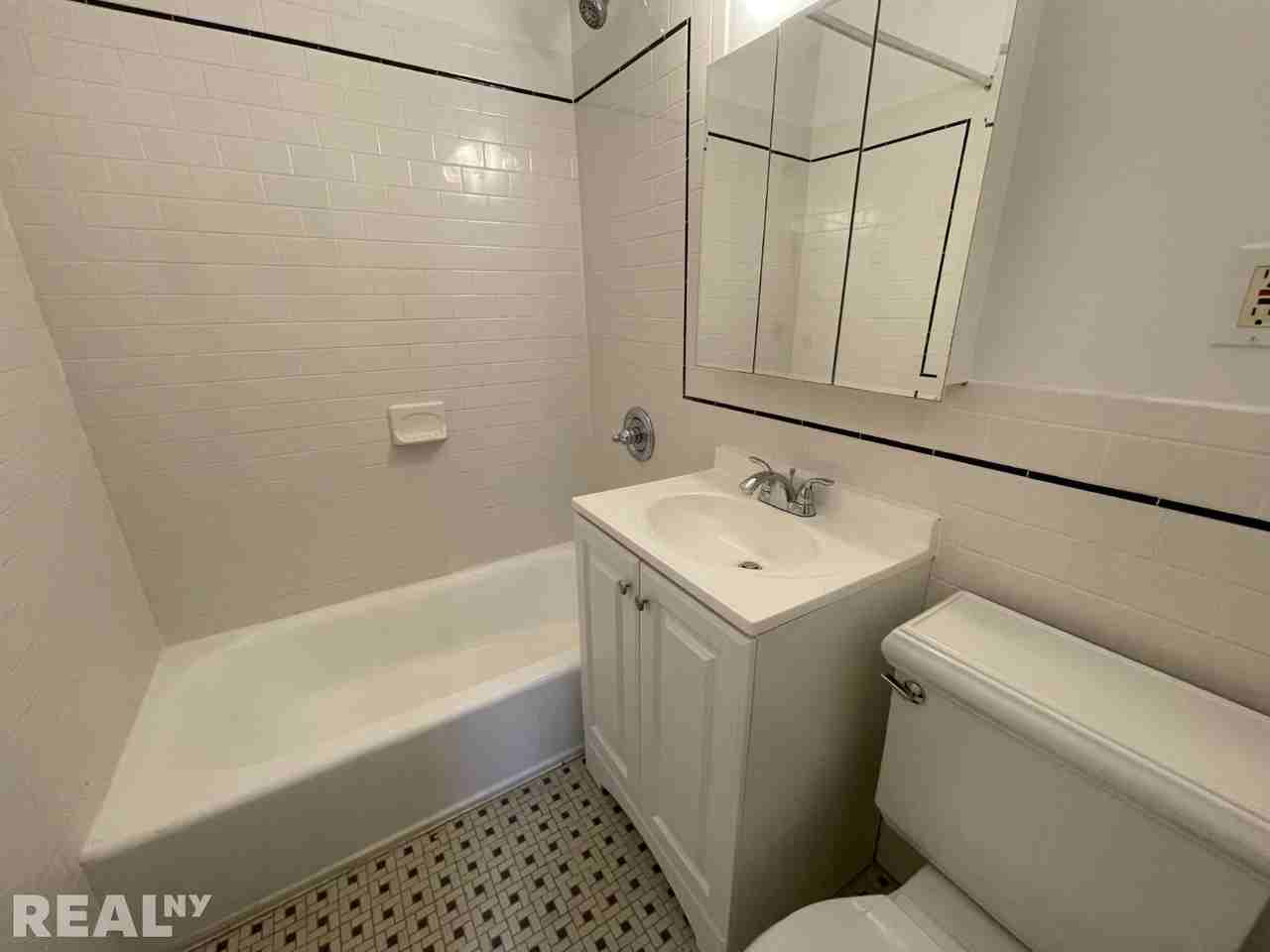 152 E 84th St #5F - Photo 4 of 6