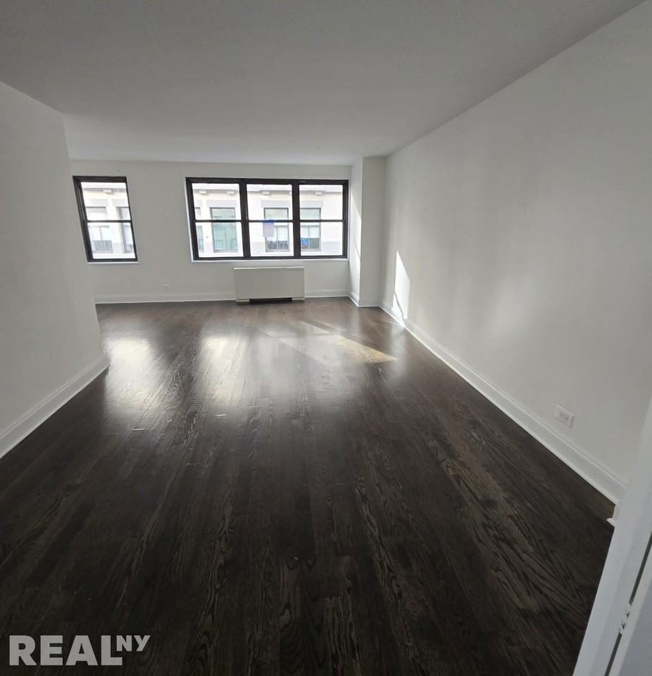 5th Ave #7G - Photo 2 of 6