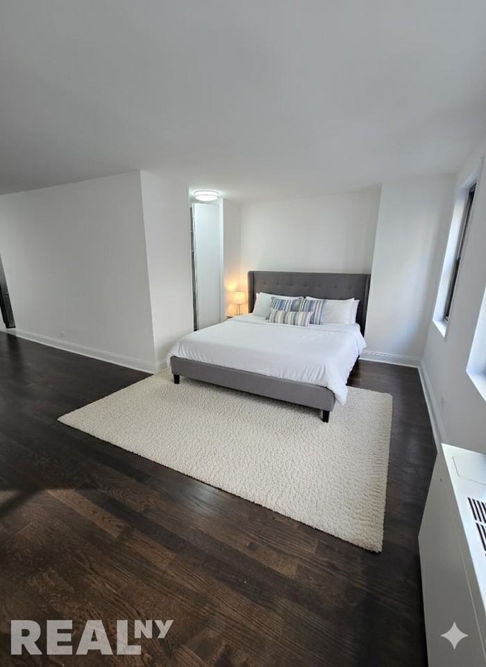 5th Ave #7G - Photo 3 of 6