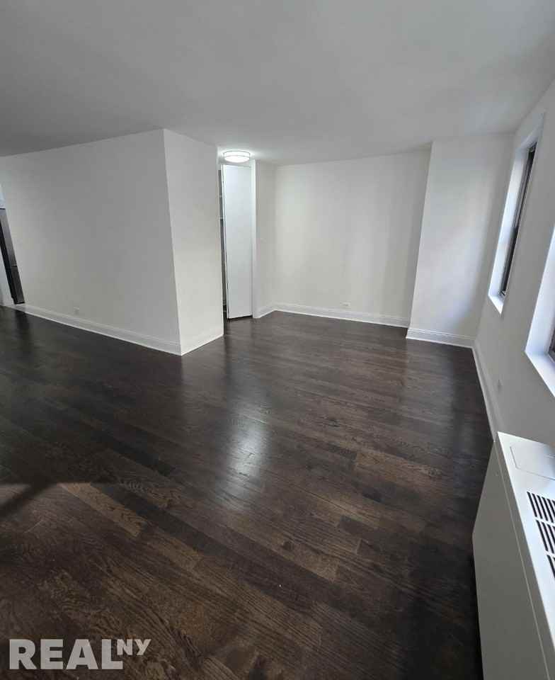 5th Ave #7G - Photo 4 of 6