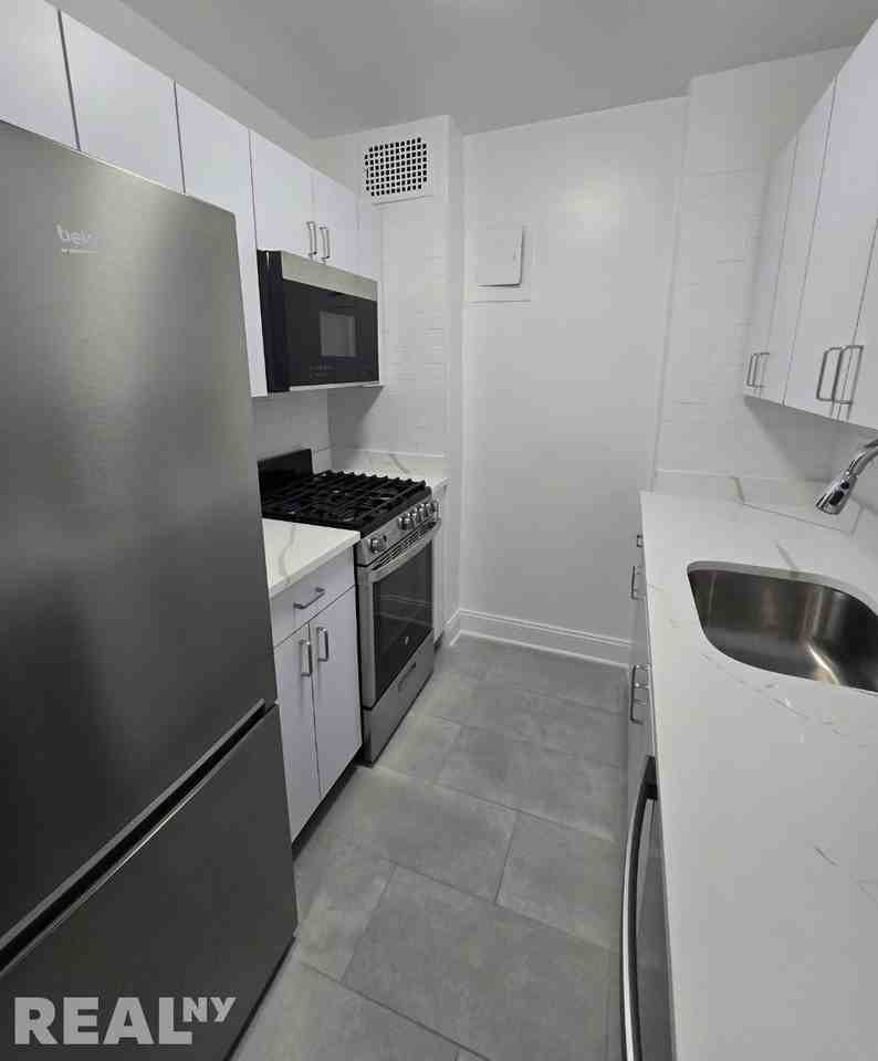 5th Ave #7G - Photo 6 of 6