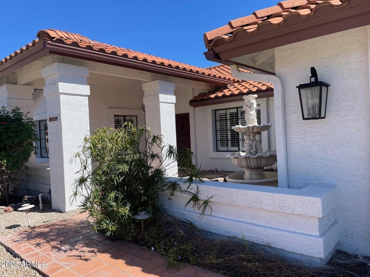 839 E Meadow Ln - Photo 2 of 31