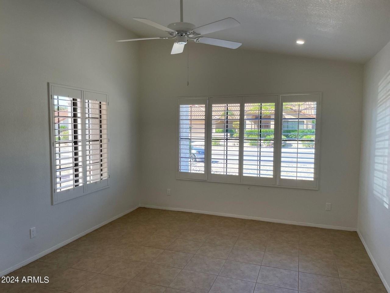 839 E Meadow Ln - Photo 3 of 31