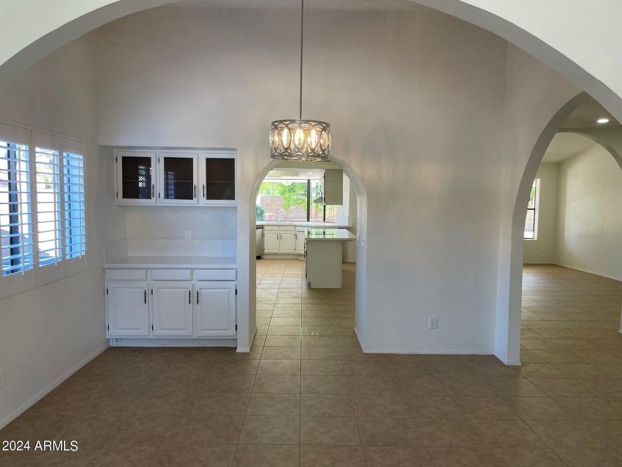 839 E Meadow Ln - Photo 5 of 31