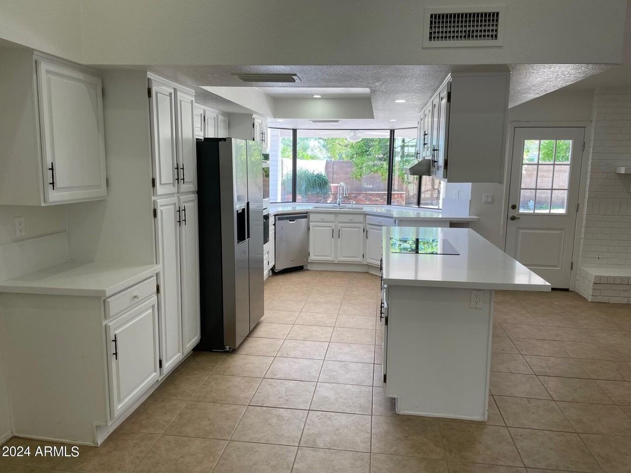 839 E Meadow Ln - Photo 6 of 31