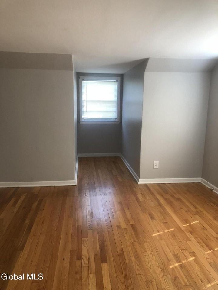 718 Western Ave Unit B #B - Photo 5 of 9