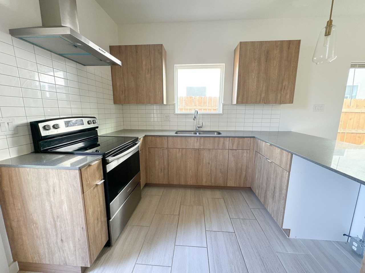 424 Deer Path Loop - Photo 5 of 12