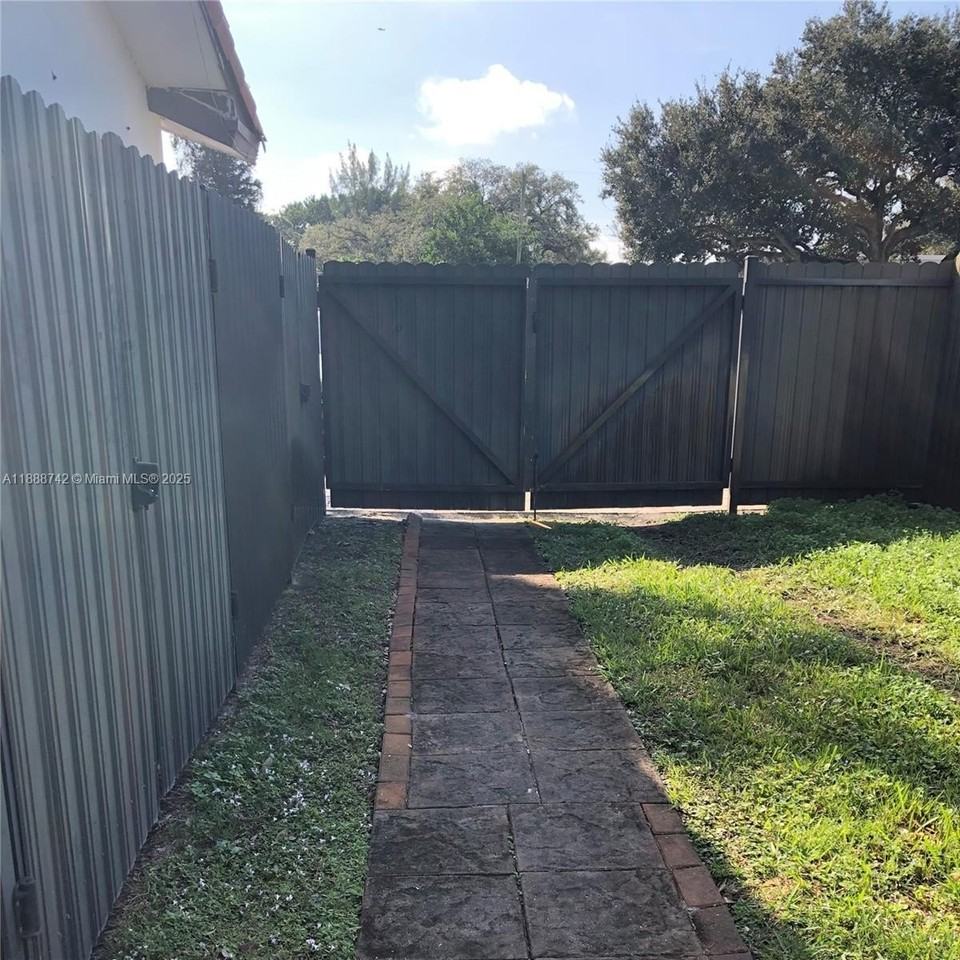 6819 Sw 15th St #REAR - Photo 2 of 14