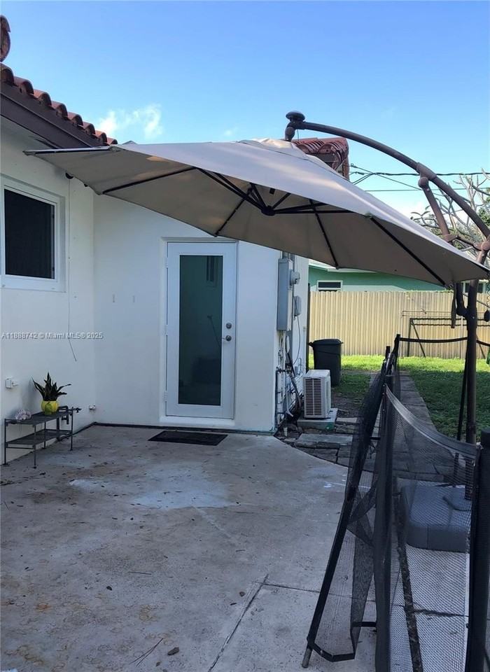 6819 Sw 15th St #REAR - Photo 3 of 14