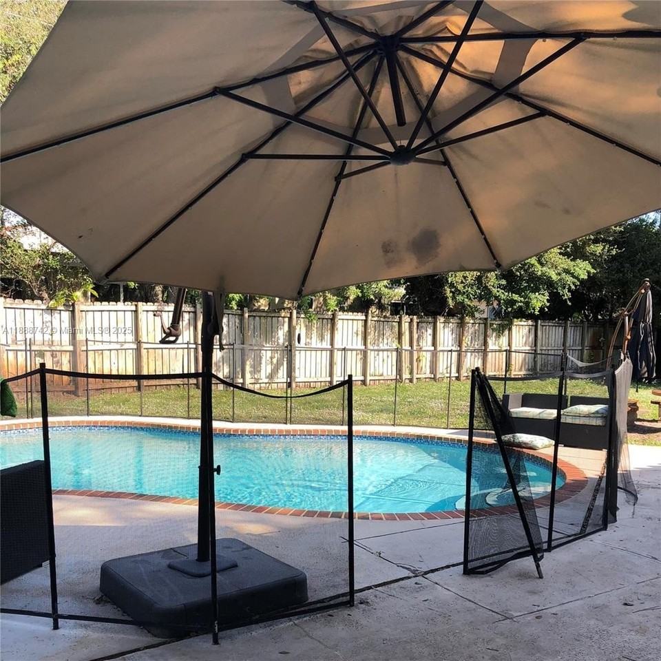 6819 Sw 15th St #REAR - Photo 4 of 14