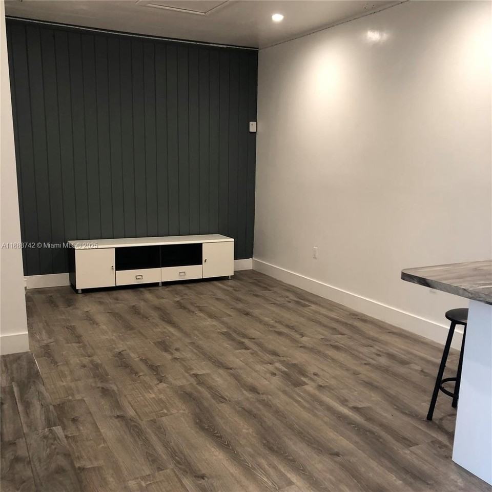 6819 Sw 15th St #REAR - Photo 5 of 14