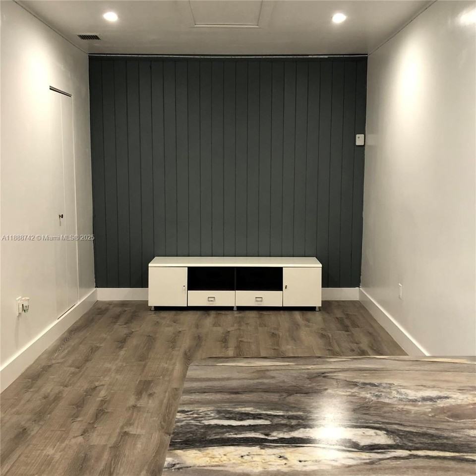 6819 Sw 15th St #REAR - Photo 6 of 14