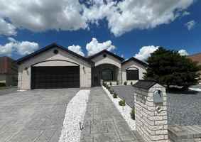 featured image of 2105 Hole In One Dr