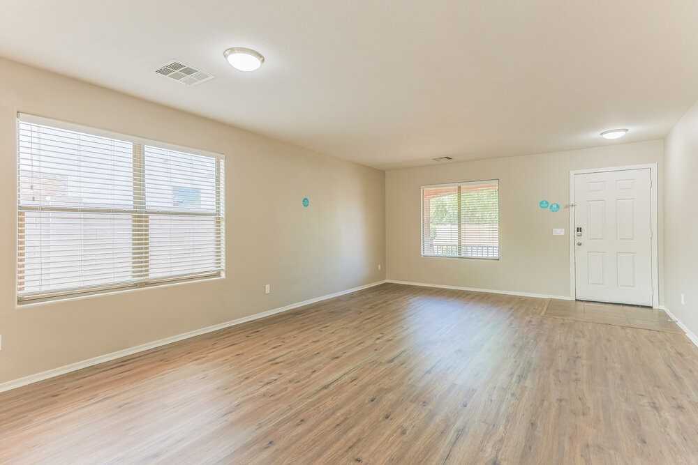 17831 N Madison Rd - Photo 4 of 15