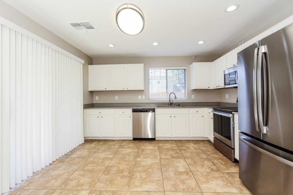 2466 E Vermont Dr - Photo 6 of 17