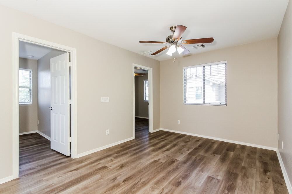 2466 E Vermont Dr - Photo 7 of 17